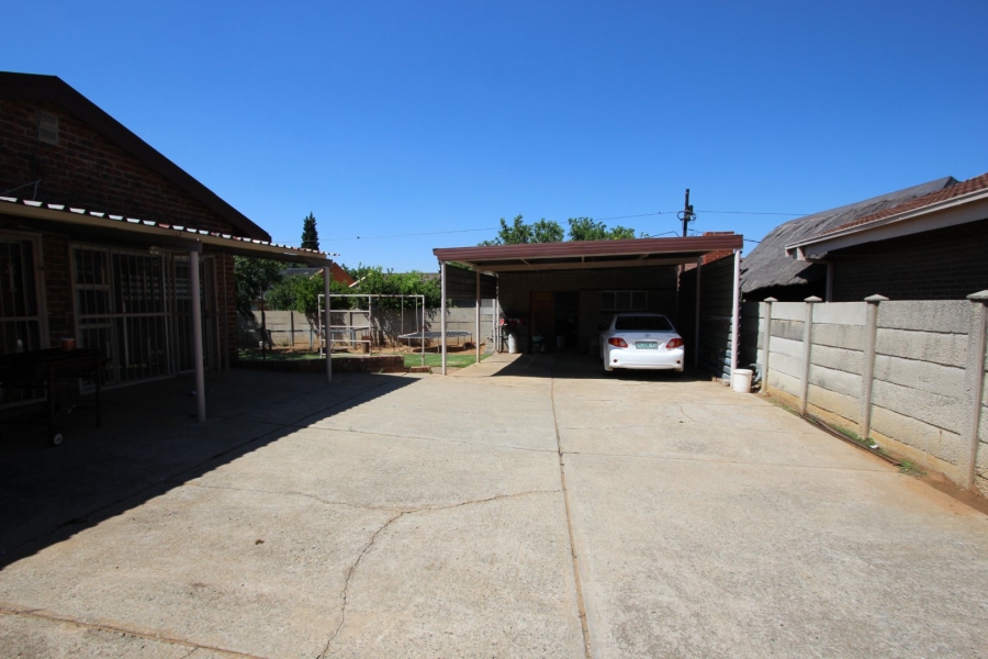 4 Bedroom Property for Sale in Riebeeckstad Free State